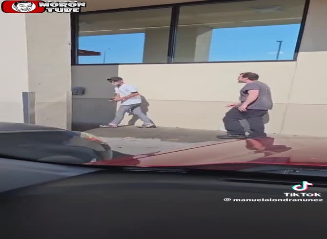 Video :A man who attempted to steal two Bud Light cases was neutralized